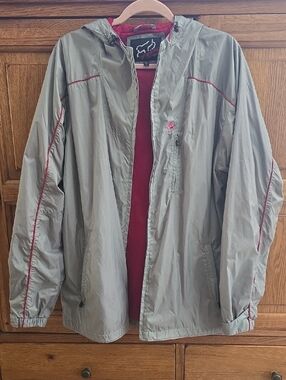 Fox Men's Light Gray Hooded Windbreaker with Red Lining